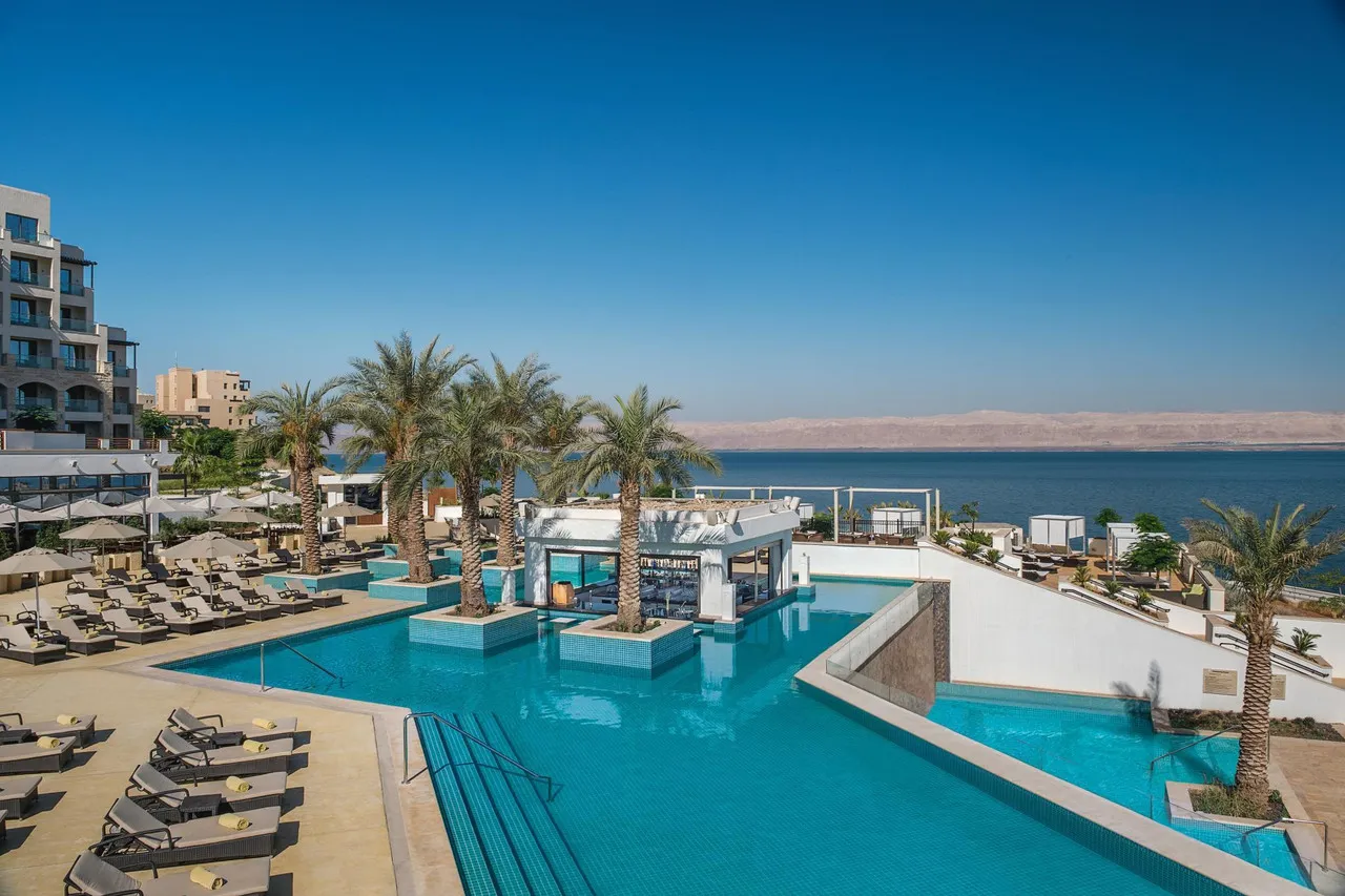 Hilton Dead Sea Resort & Spa — rooms and atmosphere