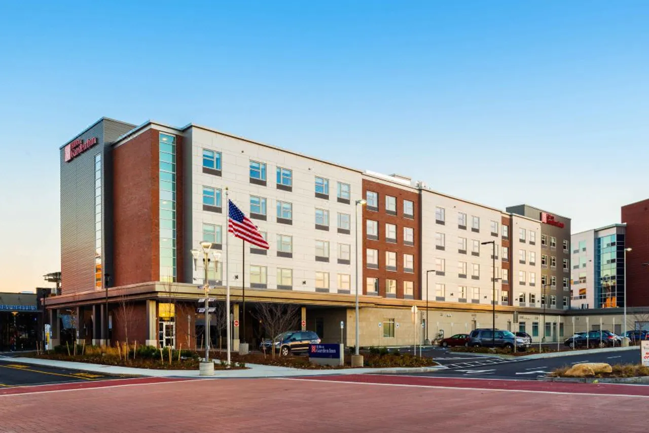 Hilton Garden Inn Foxborough Patriot Place — โรงแรมในใกล้ Gillette Stadium