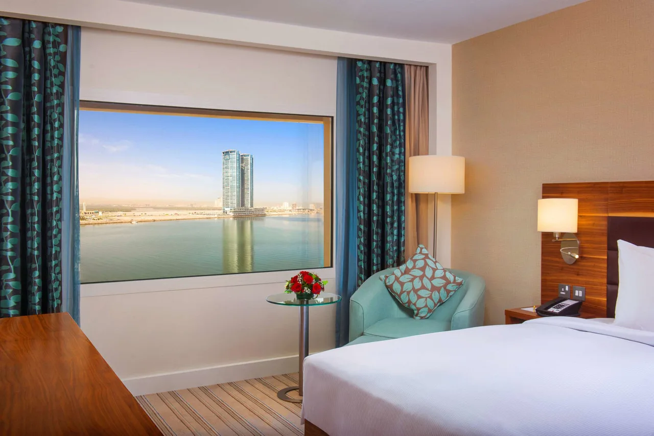Hilton Garden Inn Ras Al Khaimah — ภาพห้องพักและบรรยากาศ