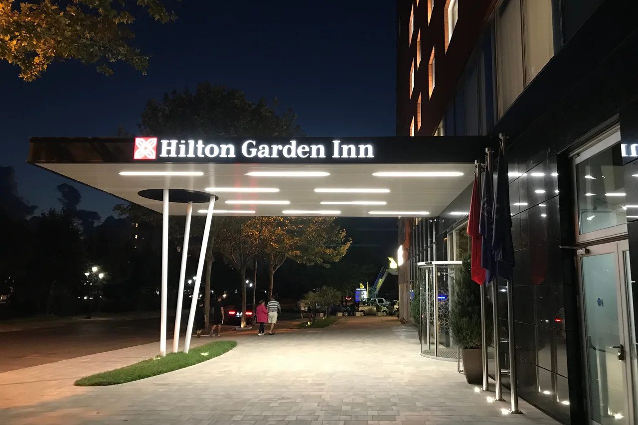 Hilton Garden Inn Tirana — ภาพห้องพักและบรรยากาศ