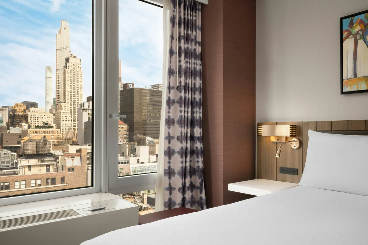 Hilton Garden Inn New York/Midtown Park Ave — rooms and atmosphere