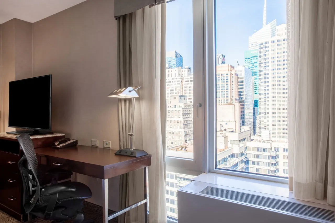 Hilton Garden Inn New York/Midtown Park Ave — rooms and atmosphere