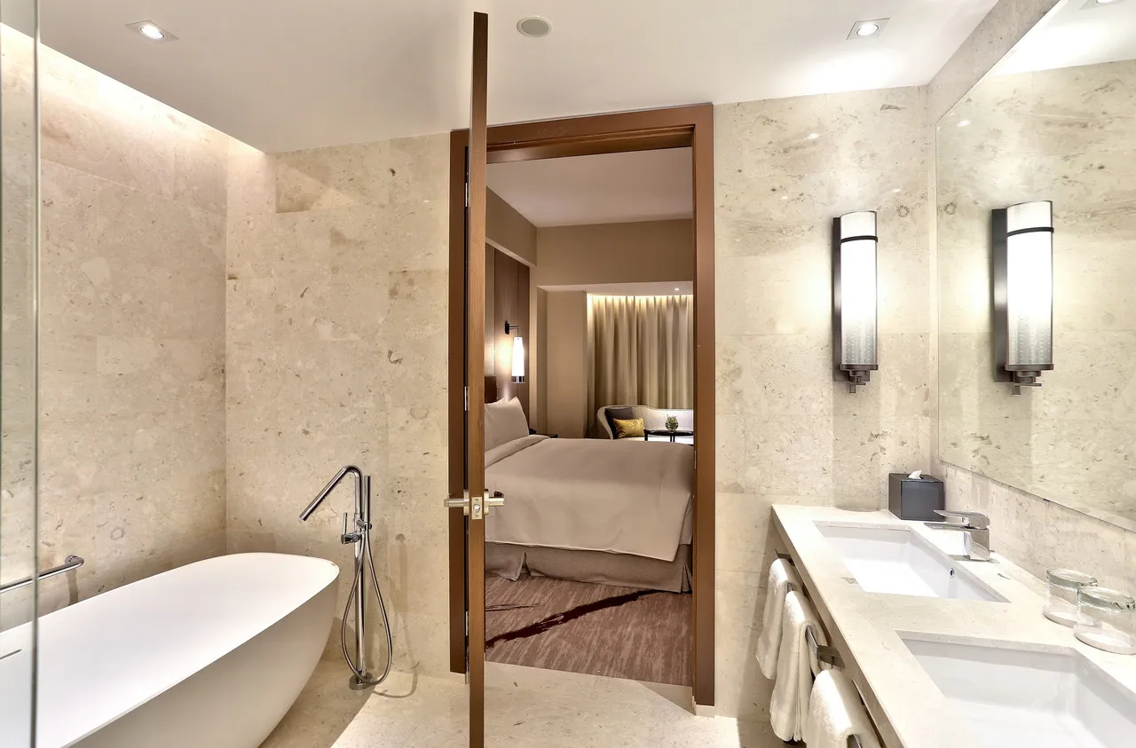 Hilton Kota Kinabalu — rooms and atmosphere
