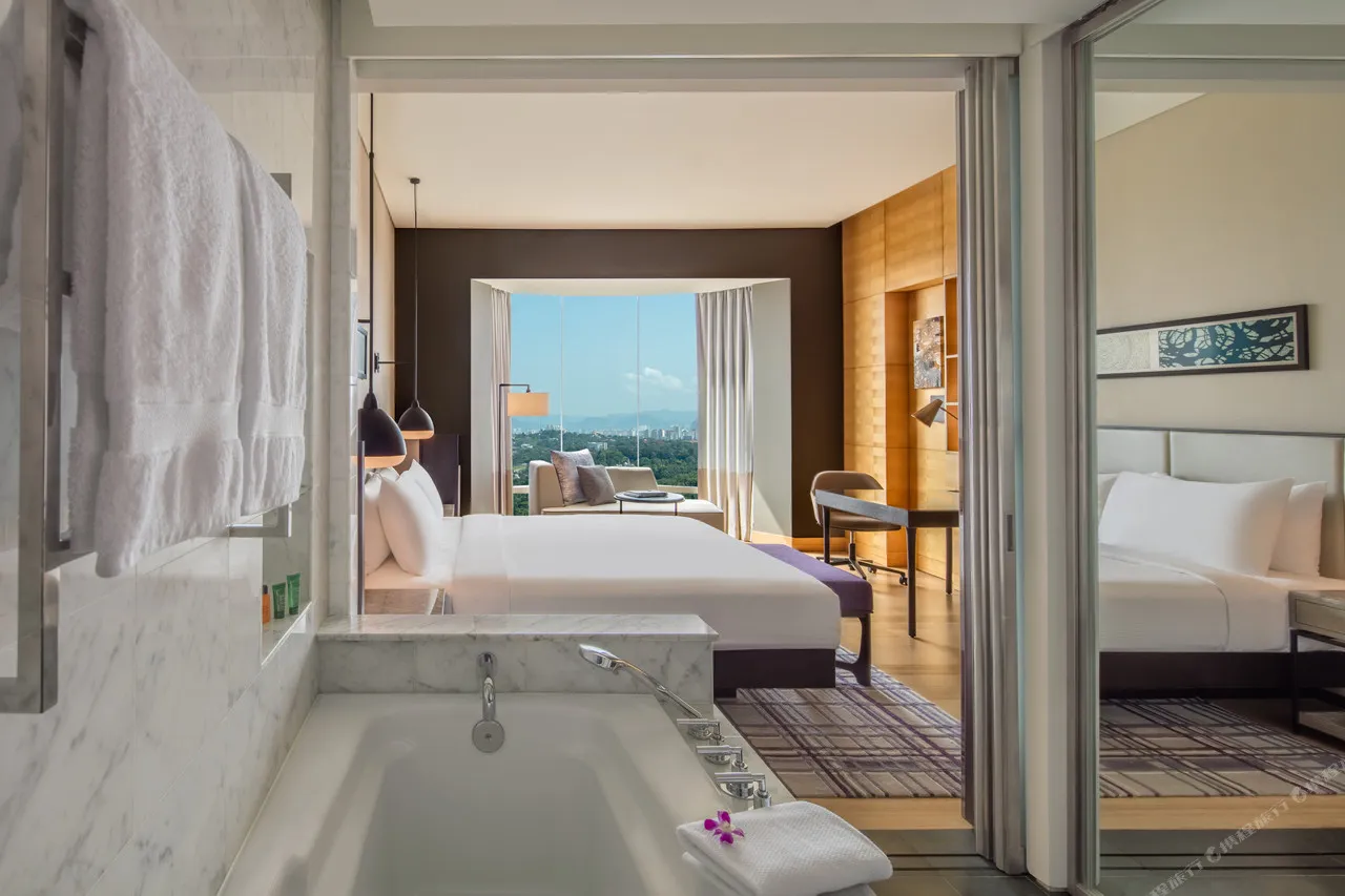 Hilton Kuala Lumpur — rooms and atmosphere