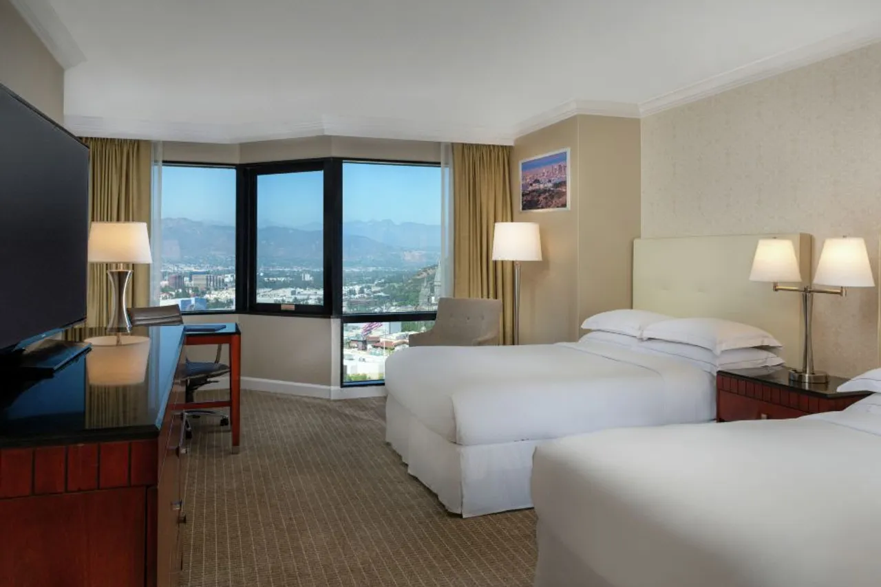 Hilton Los Angeles / Universal City — ภาพห้องพักและบรรยากาศ