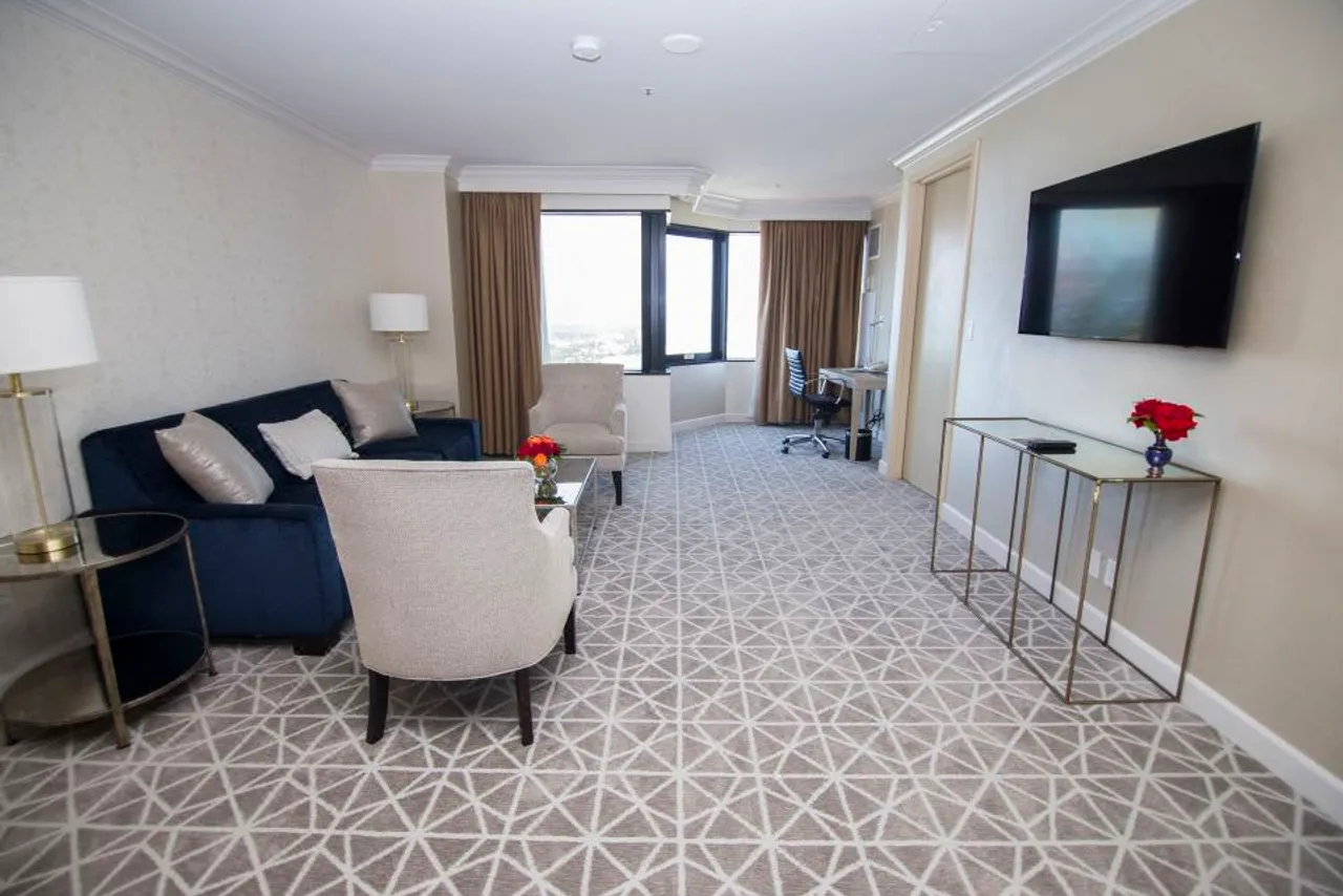 Hilton Los Angeles / Universal City — ภาพห้องพักและบรรยากาศ