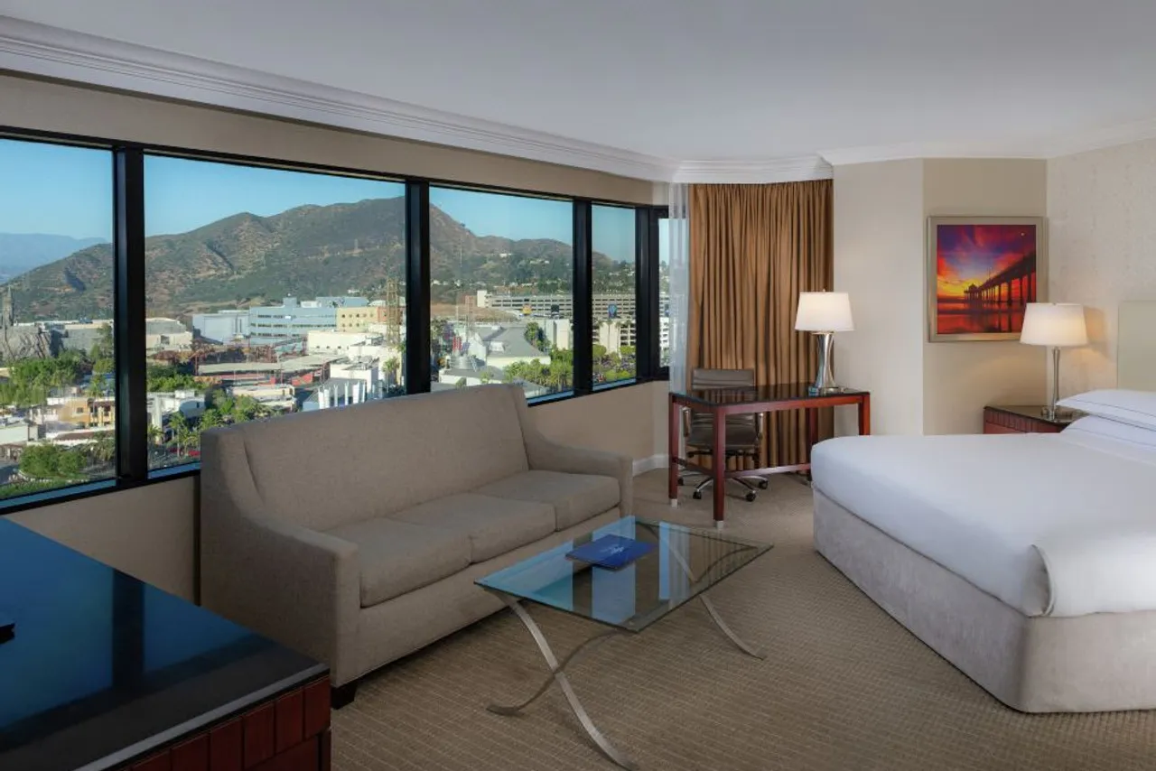 Hilton Los Angeles / Universal City — ภาพห้องพักและบรรยากาศ