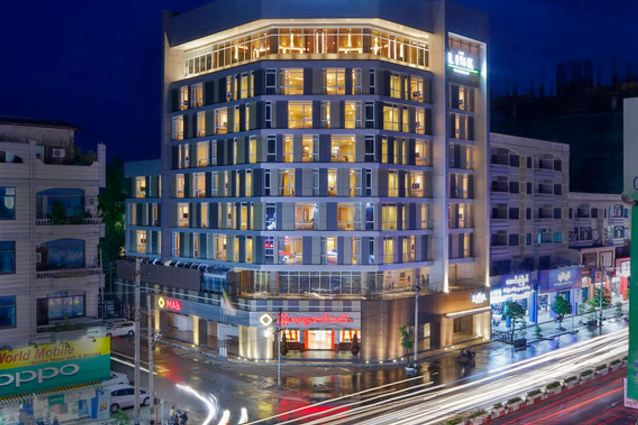 Hilton Mandalay — rooms and atmosphere