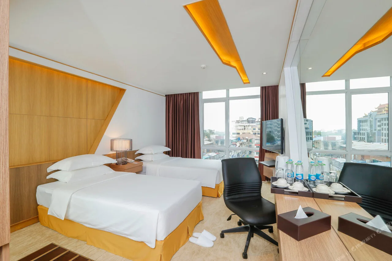 Hilton Mandalay — rooms and atmosphere