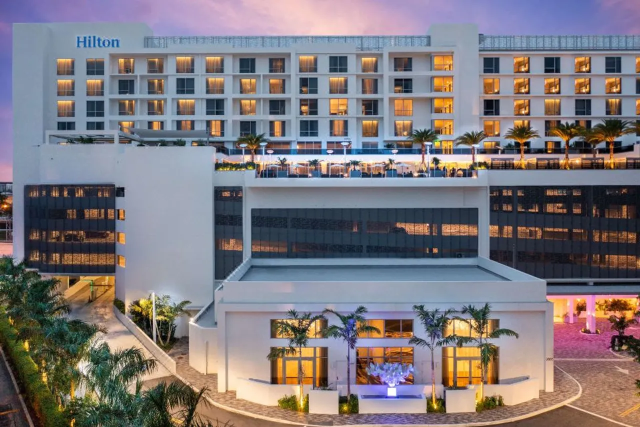 Hilton Miami Aventura — โรงแรมในใกล้ Hard Rock Stadium