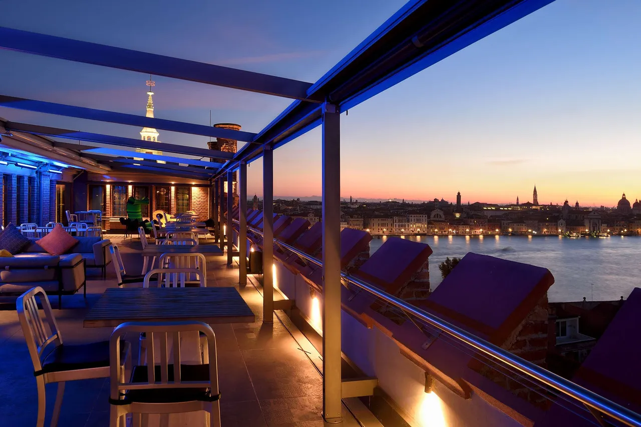Hilton Molino Stucky Venice — rooms and atmosphere