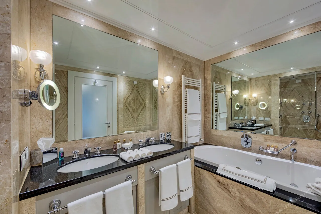 Hilton Molino Stucky Venice — rooms and atmosphere