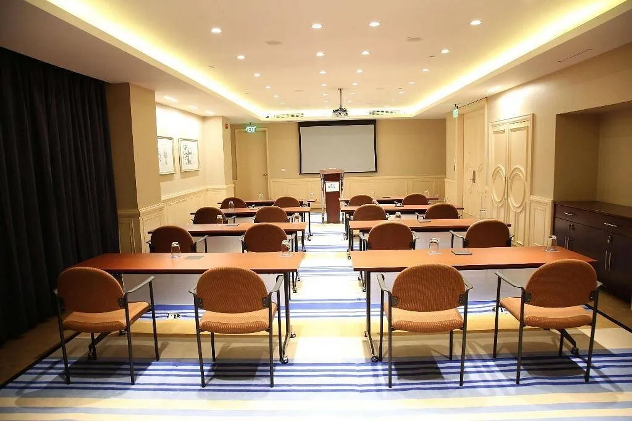 Hilton N'Djamena — rooms and atmosphere
