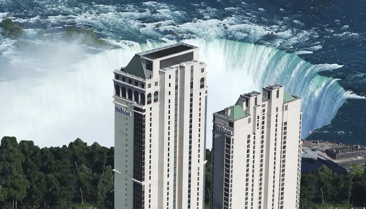 Hilton Niagara Falls/Fallsview Hotel and Suites — น้ำตกไนแอการา