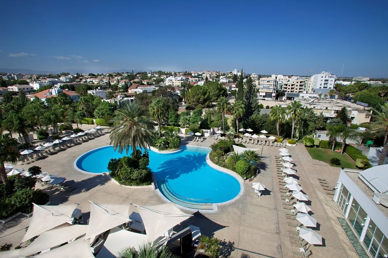 Hilton Nicosia — ภาพห้องพักและบรรยากาศ