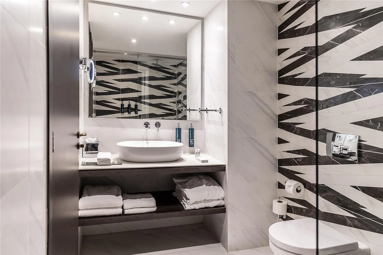 Hilton Nicosia — ภาพห้องพักและบรรยากาศ