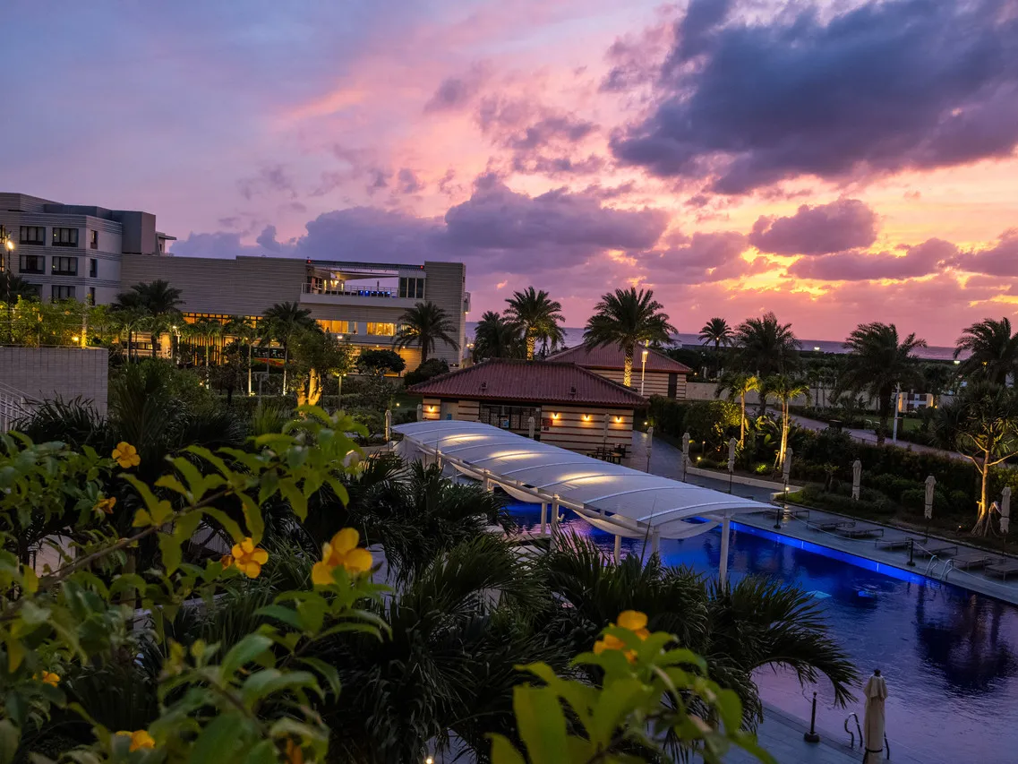 Hilton Okinawa Chatan Resort — rooms and atmosphere