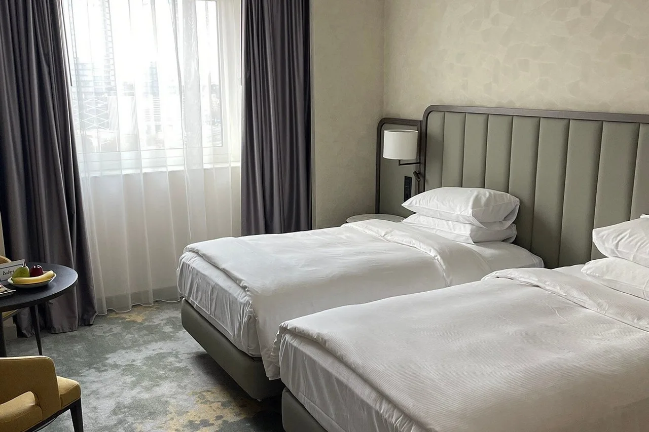 Hilton Sofia — ภาพห้องพักและบรรยากาศ
