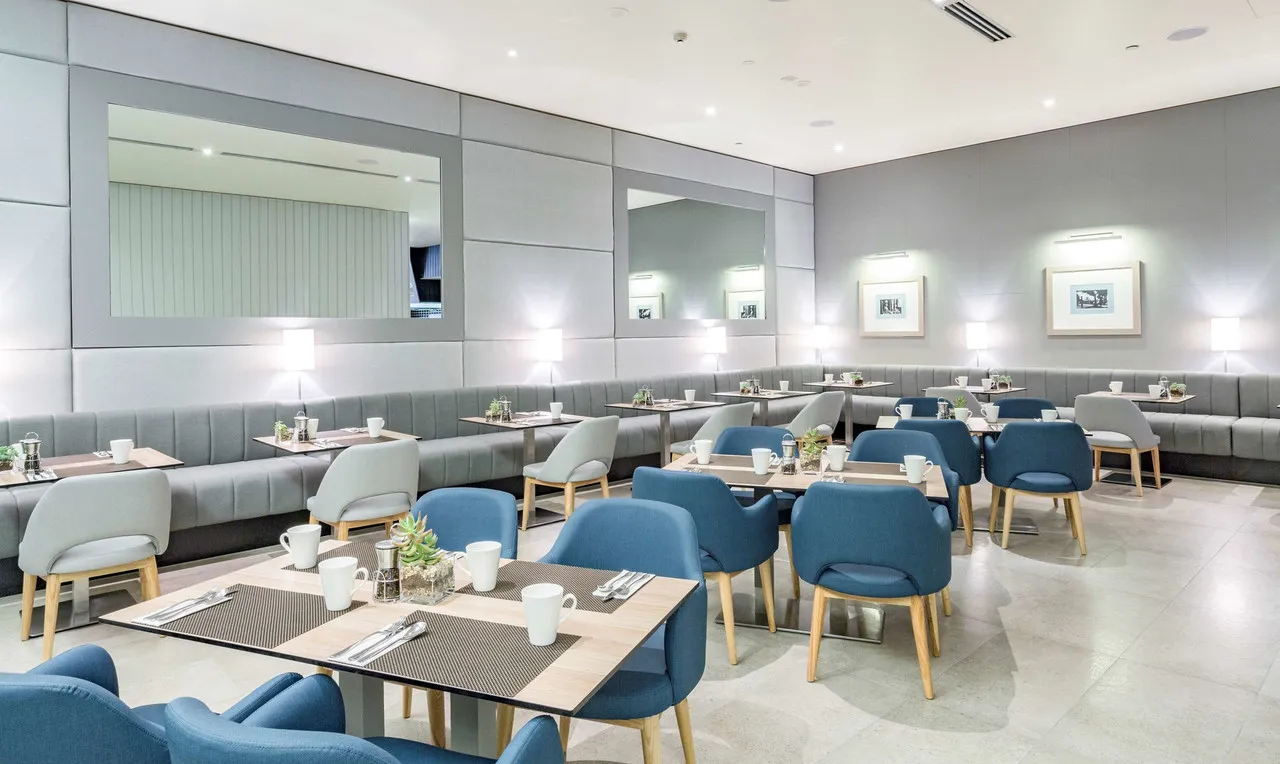Hilton Surfers Paradise Residences — rooms and atmosphere