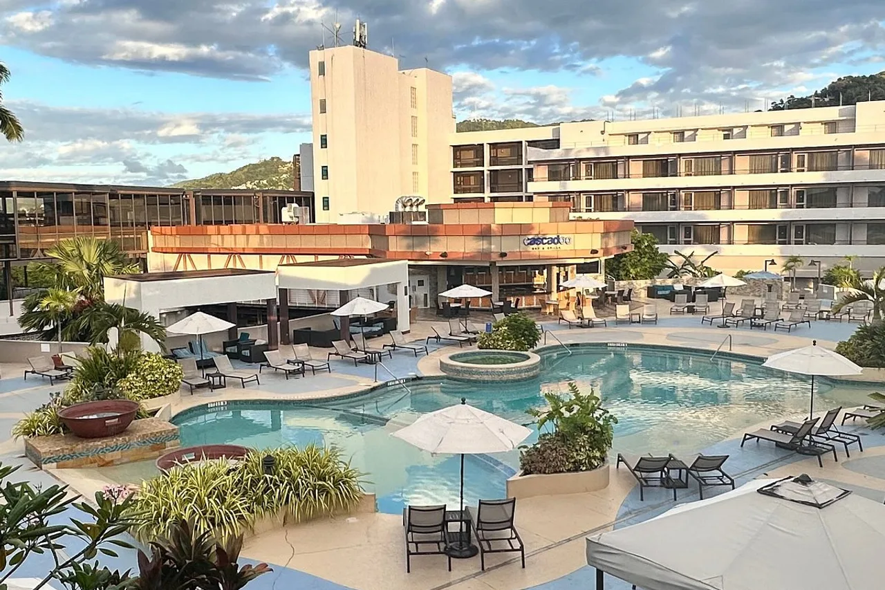 Hilton Trinidad &amp; Conference Centre — ภาพห้องพักและบรรยากาศ