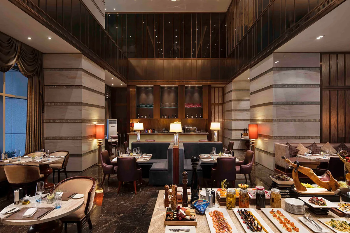 Hilton Zhengzhou — rooms and atmosphere