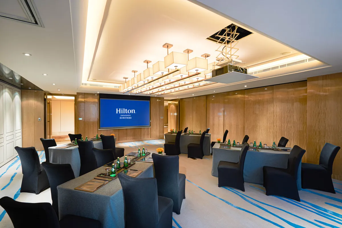 Hilton Zhengzhou — rooms and atmosphere