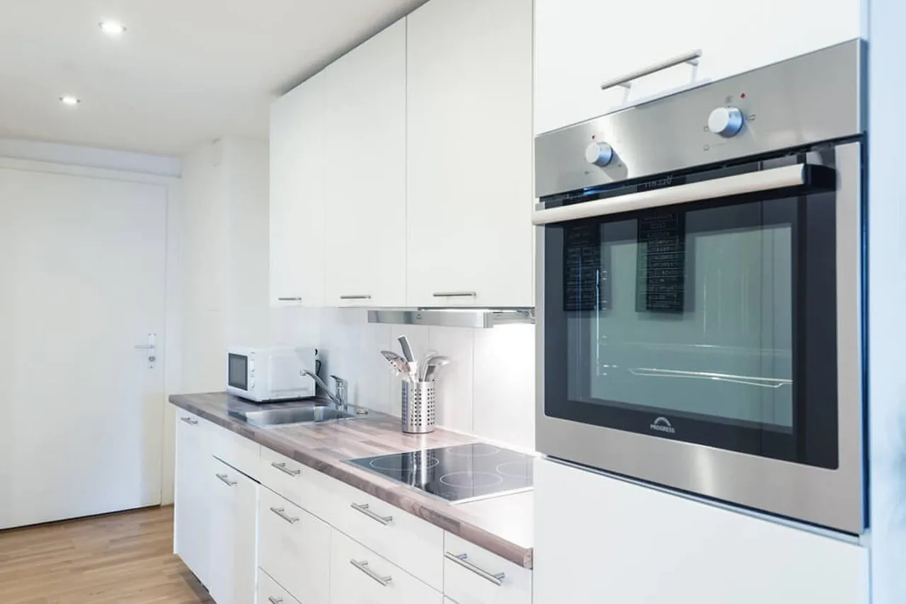 HITrental Chapel Bridge Apartments — rooms and atmosphere