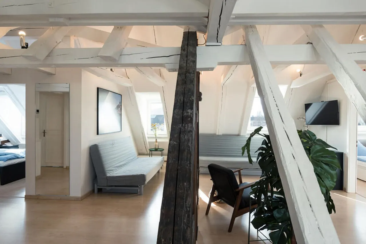 HITrental Chapel Bridge Apartments — rooms and atmosphere