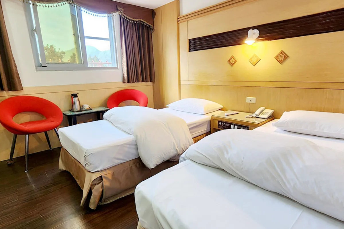 Ho Fong Villa Hotel — rooms and atmosphere