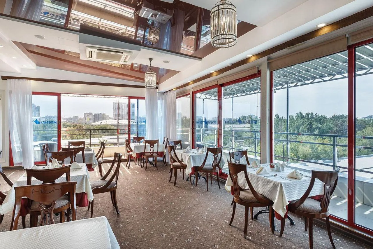 Holiday Hotel Bishkek — ภาพห้องพักและบรรยากาศ