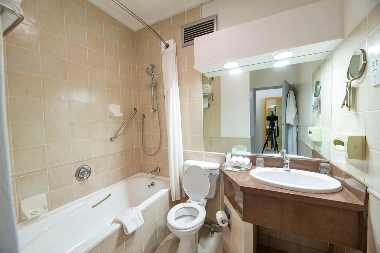 Holiday Inn Bulawayo by IHG — ภาพห้องพักและบรรยากาศ