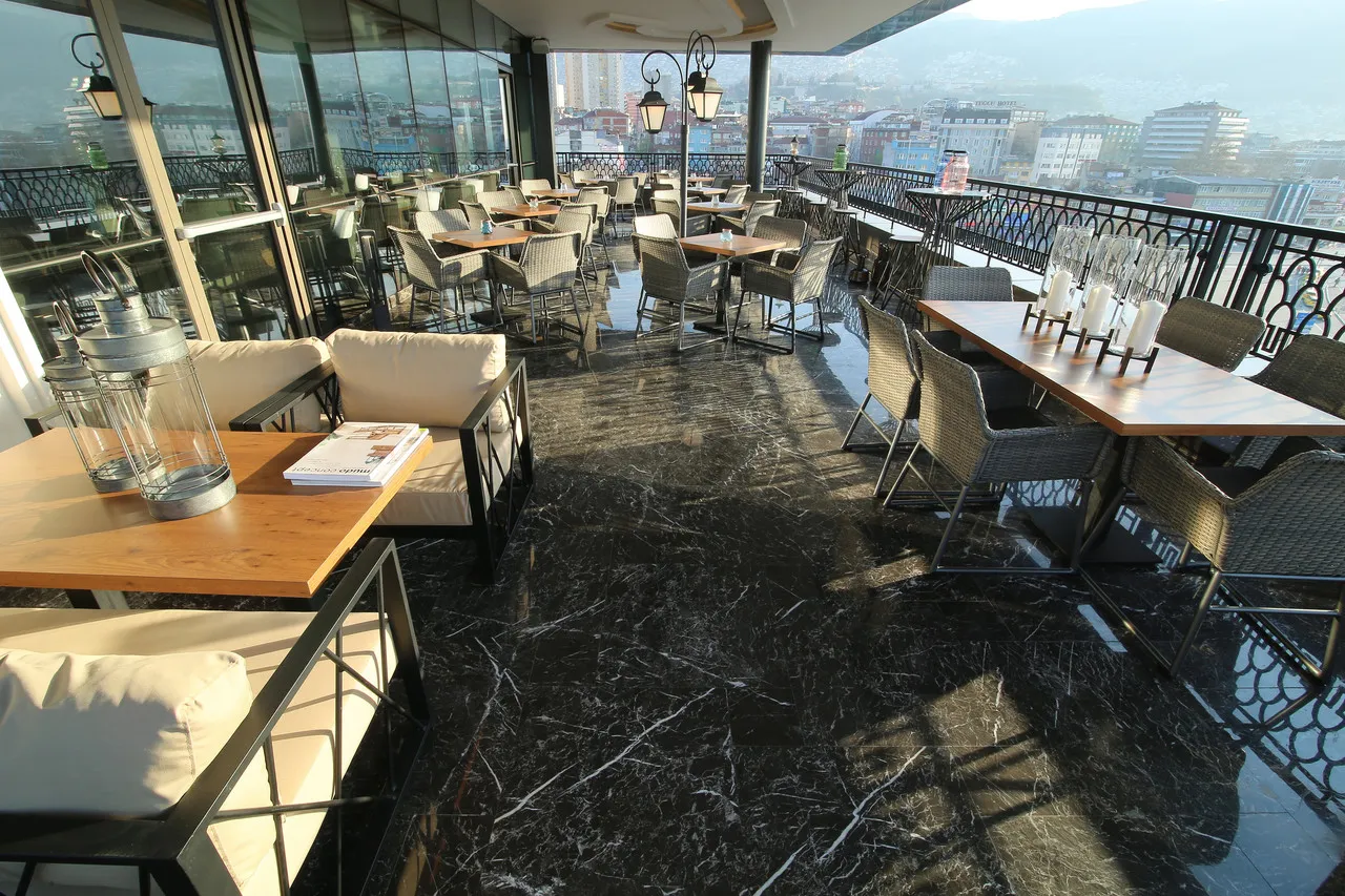 Holiday Inn Bursa - City Centre — rooms and atmosphere