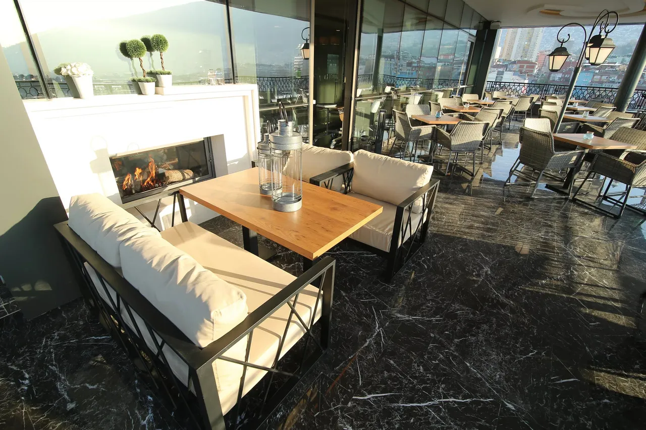 Holiday Inn Bursa - City Centre — rooms and atmosphere