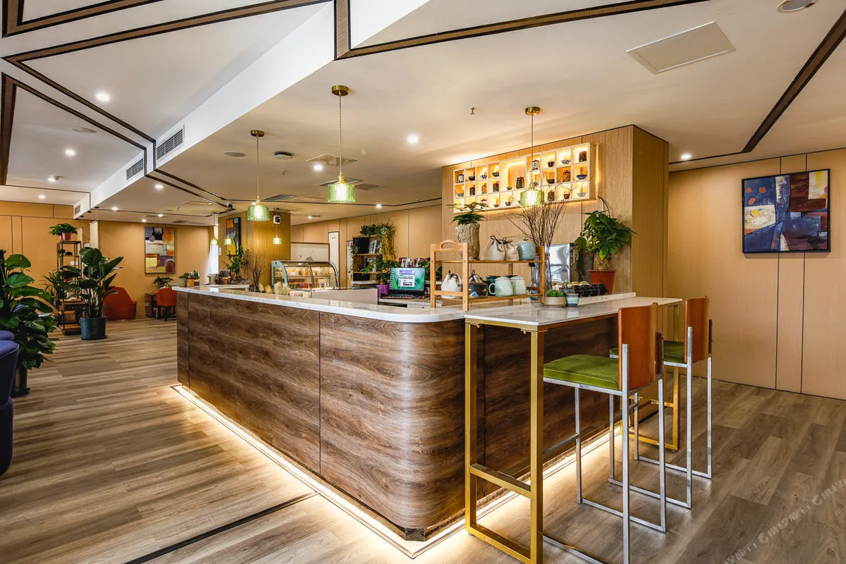 Holiday Inn Express Chongqing Guanyinqiao by IHG — rooms and atmosphere