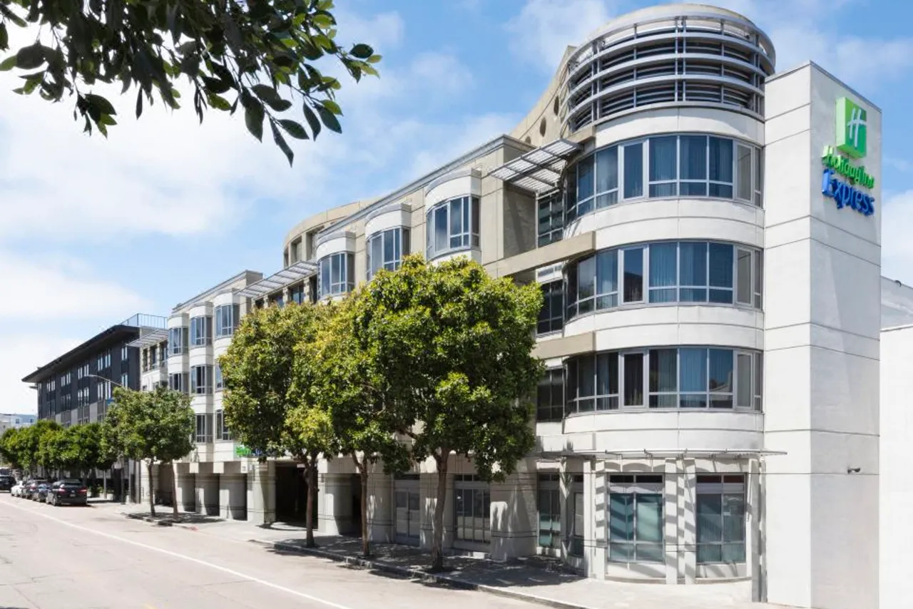 Holiday Inn Express & Suites San Francisco Fishermans Wharf — โรงแรมในซานฟรานซิสโก