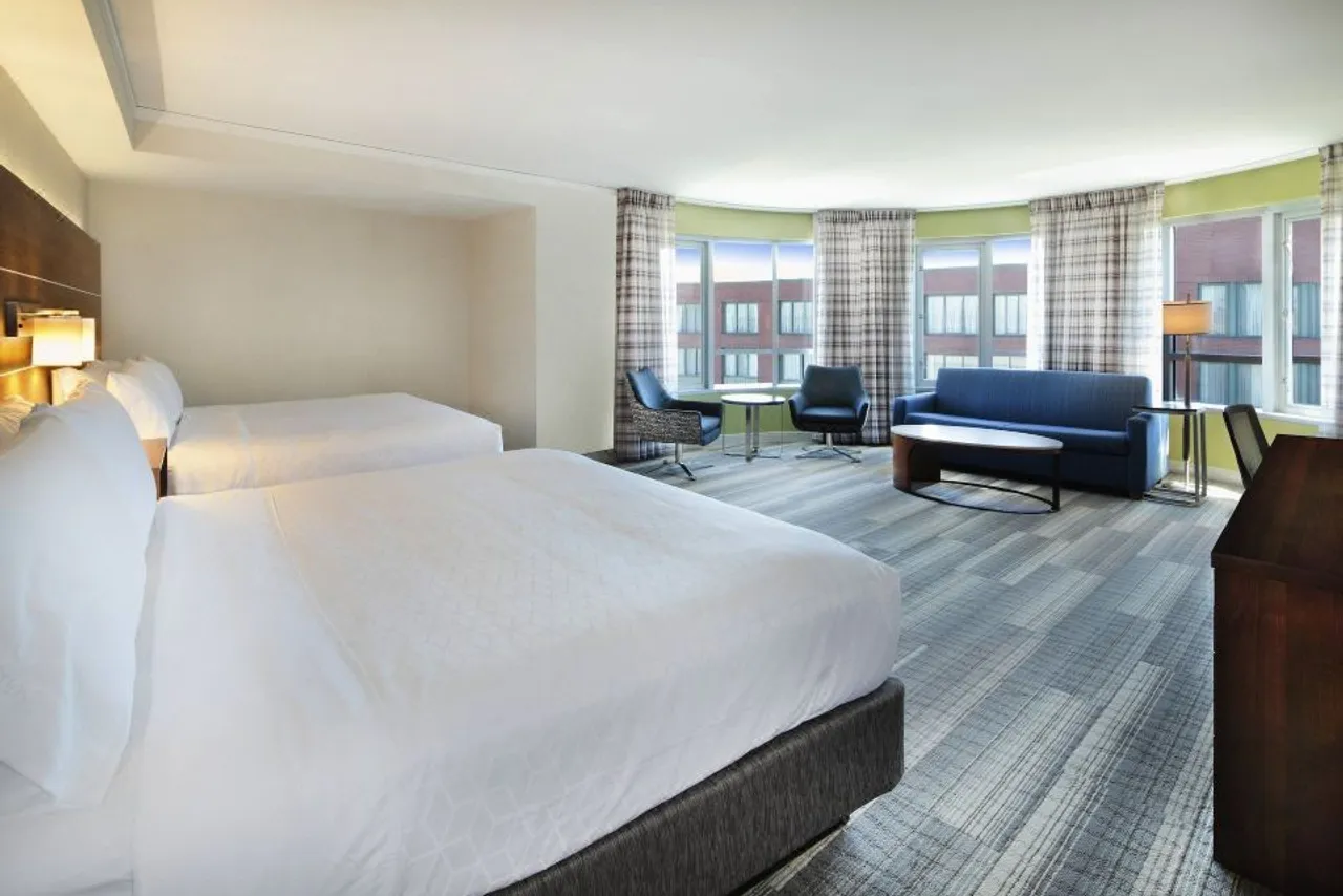 Holiday Inn Express & Suites San Francisco Fishermans Wharf — ภาพห้องพักและบรรยากาศ