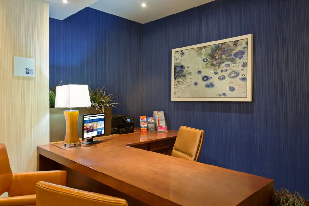 Holiday Inn Express & Suites San Francisco Fishermans Wharf — ภาพห้องพักและบรรยากาศ