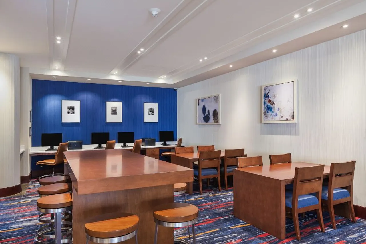 Holiday Inn Express & Suites San Francisco Fishermans Wharf — ภาพห้องพักและบรรยากาศ