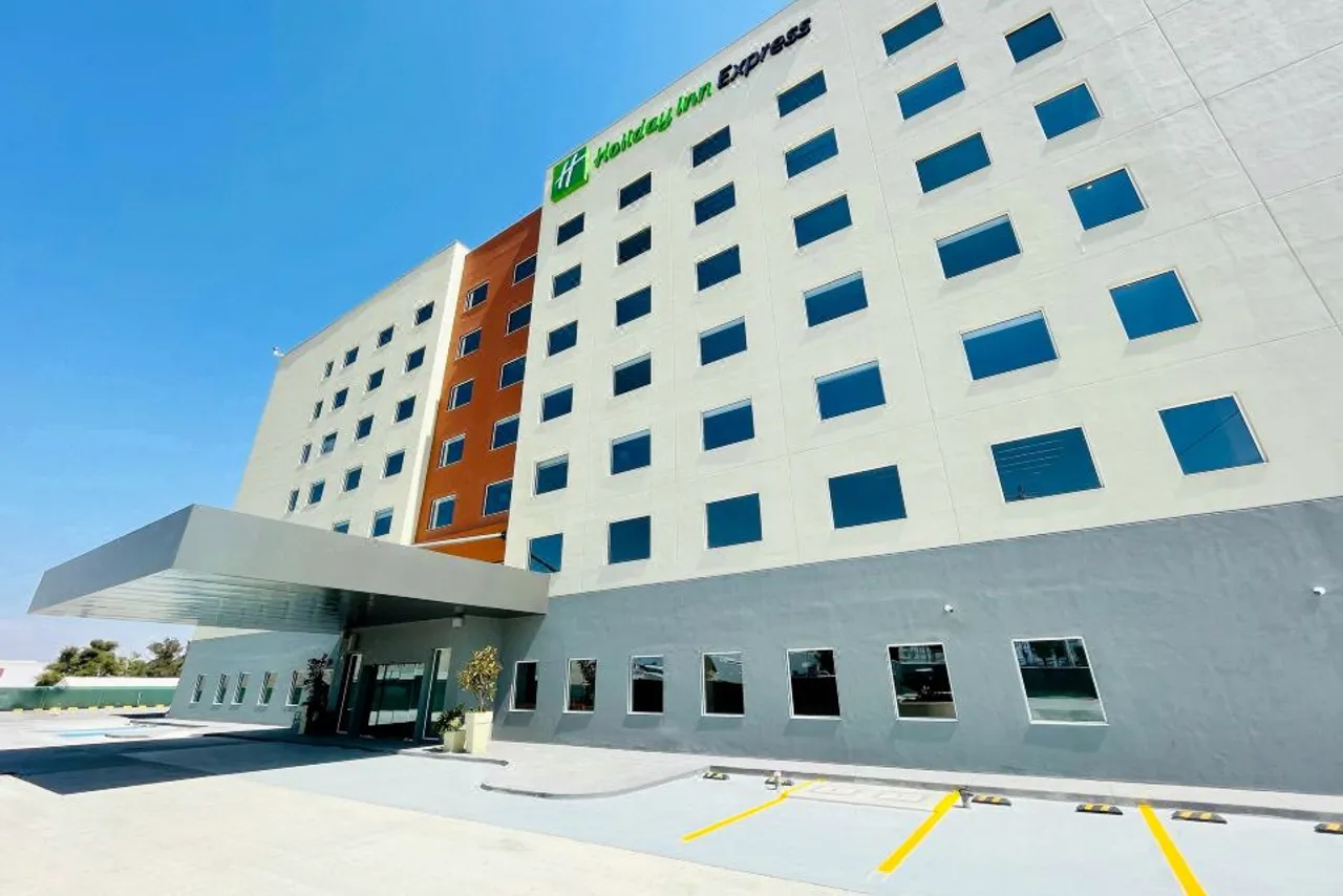 Holiday Inn Express Guadalajara Vallarta Poniente by IHG — โรงแรมในใกล้ Estadio Akron
