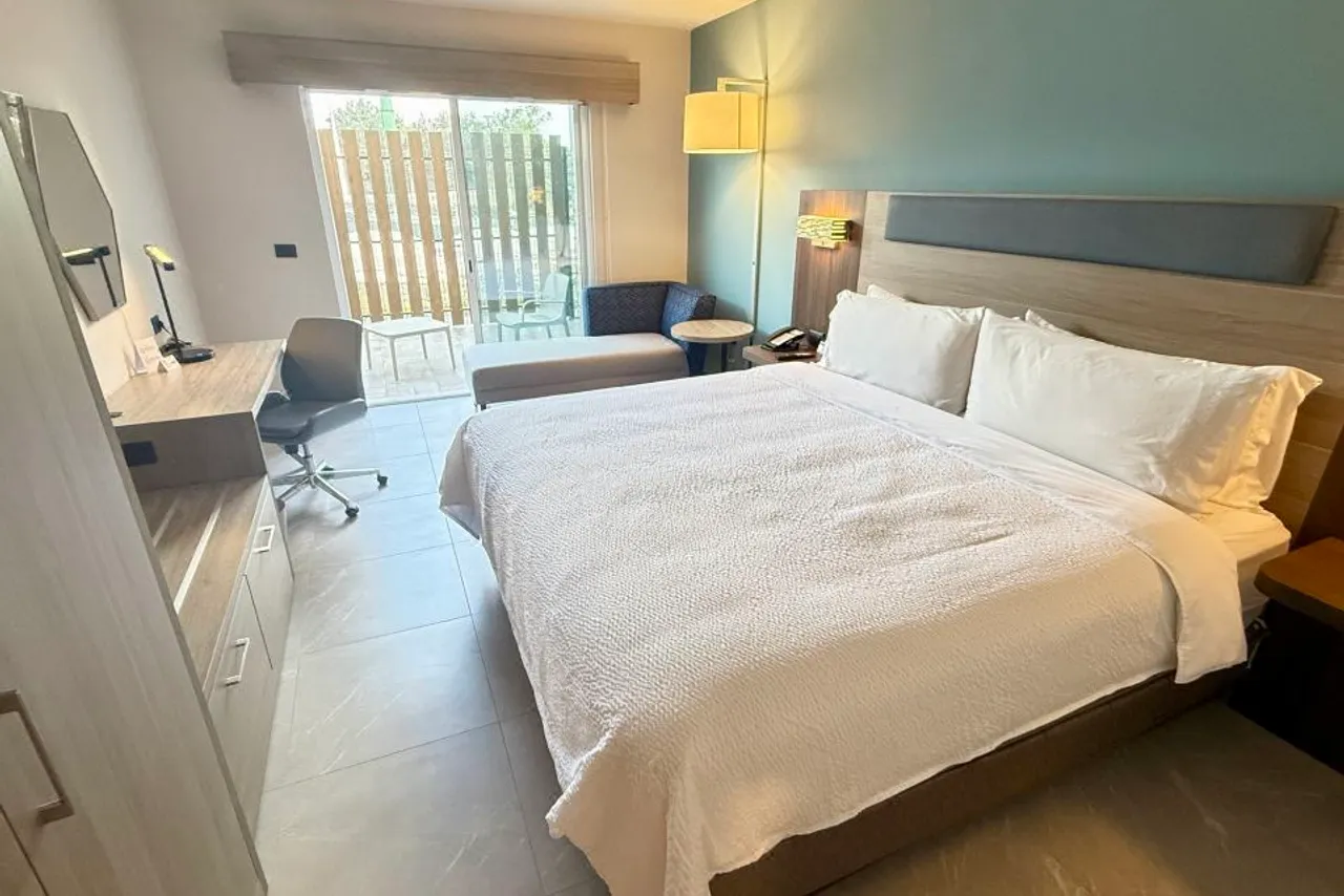 Holiday Inn Express Guadalajara Vallarta Poniente by IHG — ภาพห้องพักและบรรยากาศ