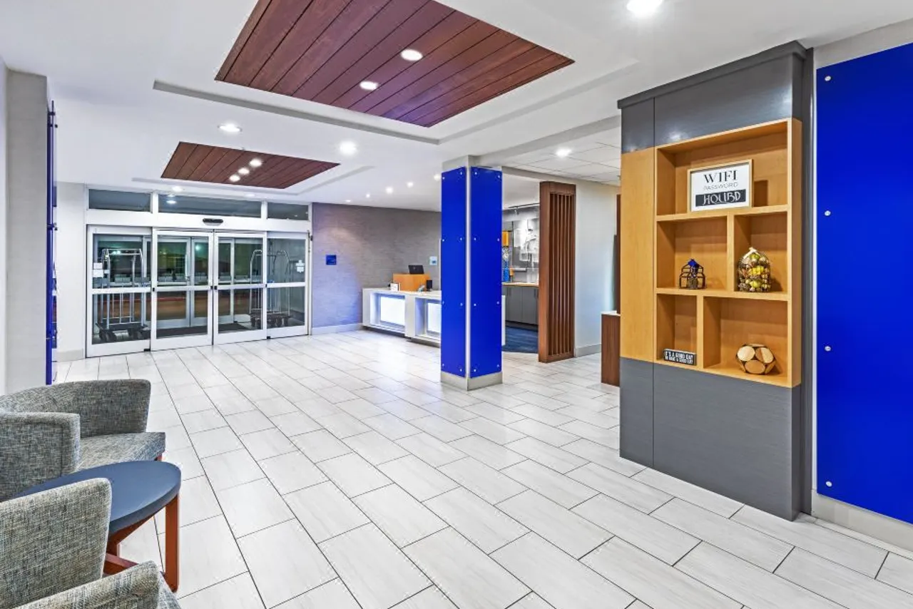 Holiday Inn Express & Suites Houston Space Center - Clear Lake — ภาพห้องพักและบรรยากาศ