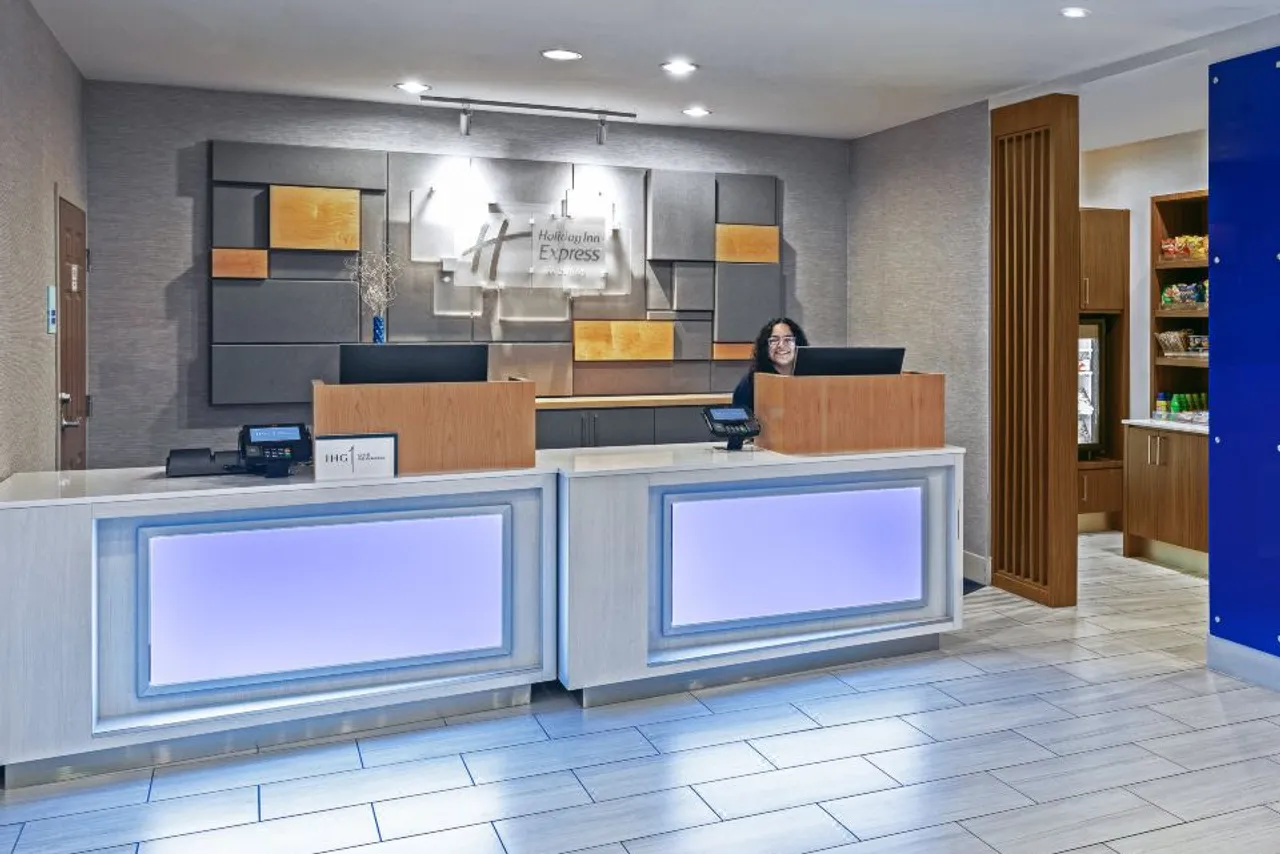 Holiday Inn Express & Suites Houston Space Center - Clear Lake — ภาพห้องพักและบรรยากาศ