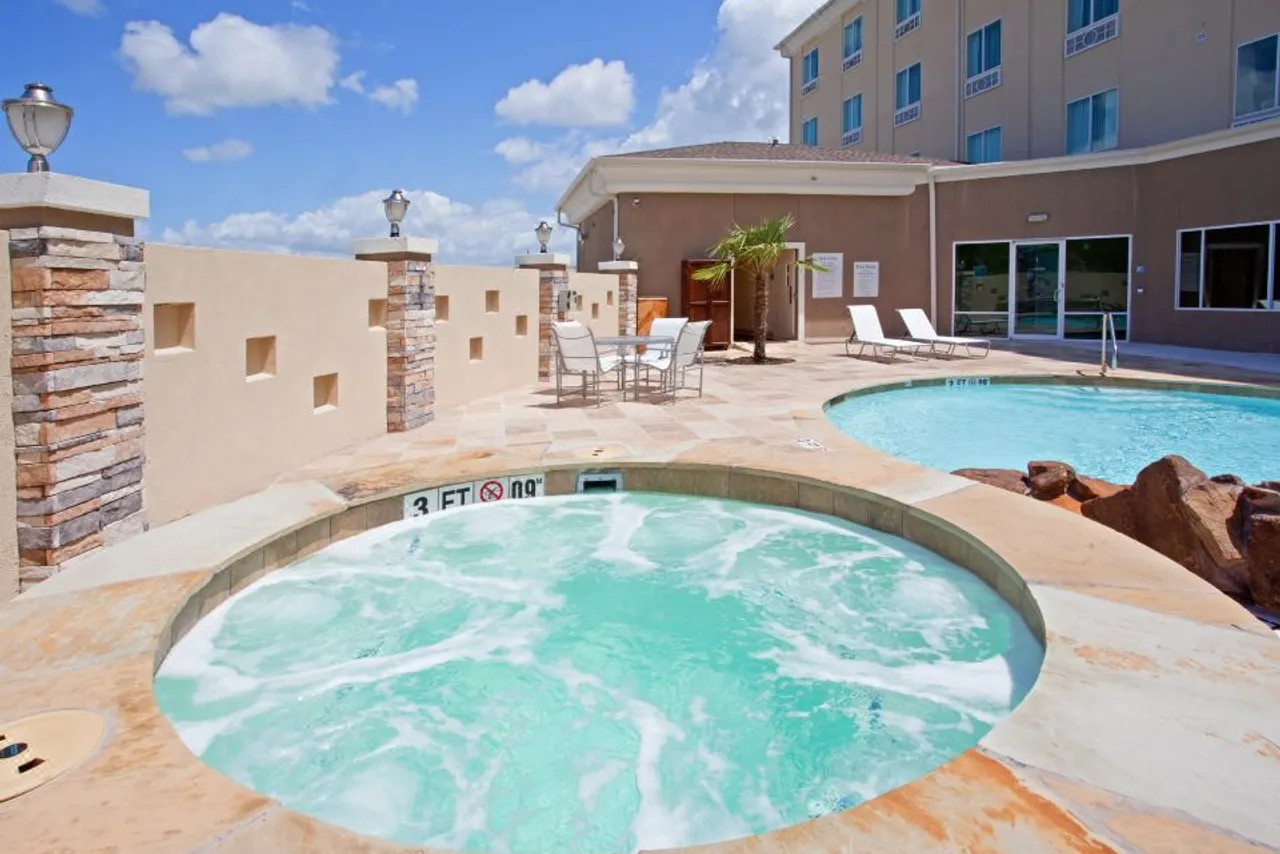 Holiday Inn Express & Suites Houston Space Center - Clear Lake — ภาพห้องพักและบรรยากาศ