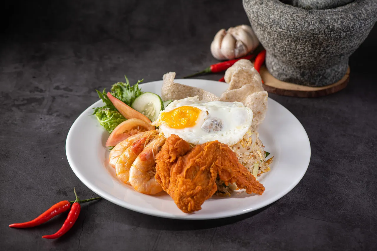 Holiday Inn Express & Suites Johor Bahru — rooms and atmosphere