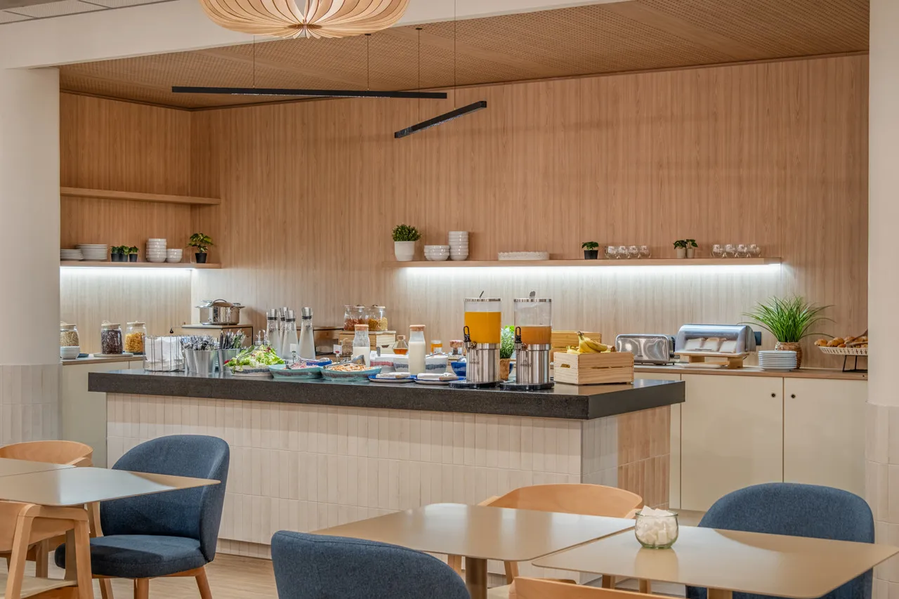 Hotel Marseille Centre Gare Saint-Charles — rooms and atmosphere