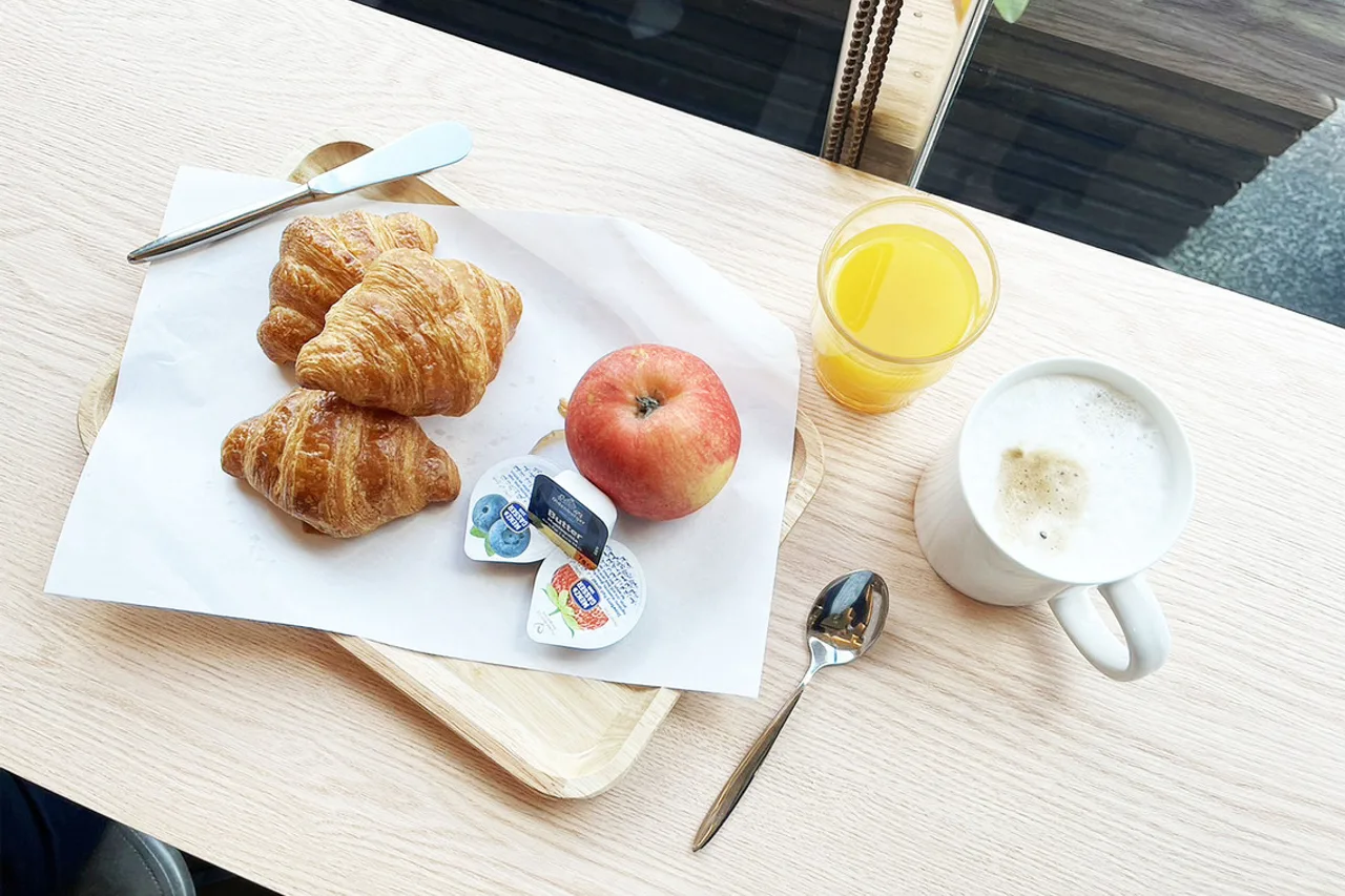 Holiday Inn Express Taoyuan — rooms and atmosphere