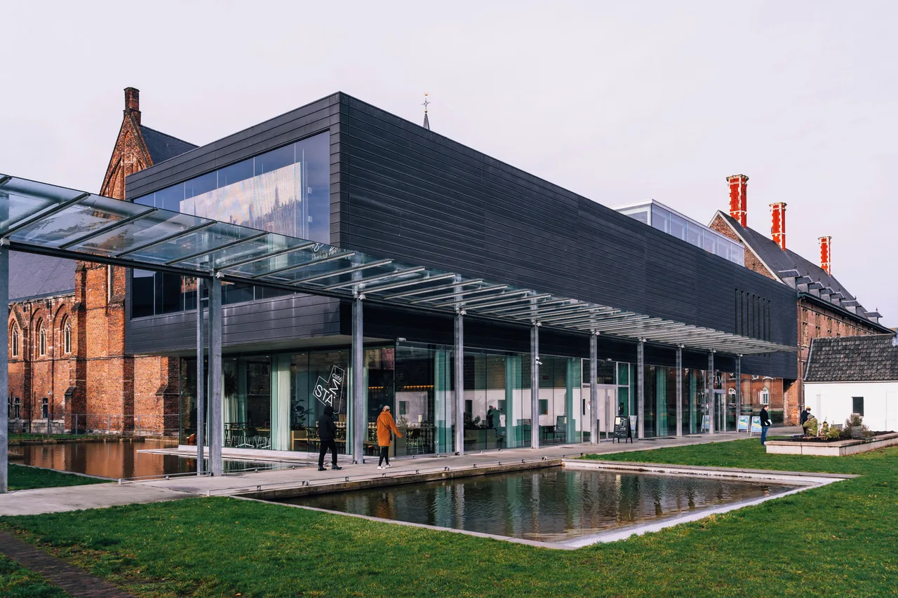 Holiday Inn Ghent Centrum — rooms and atmosphere