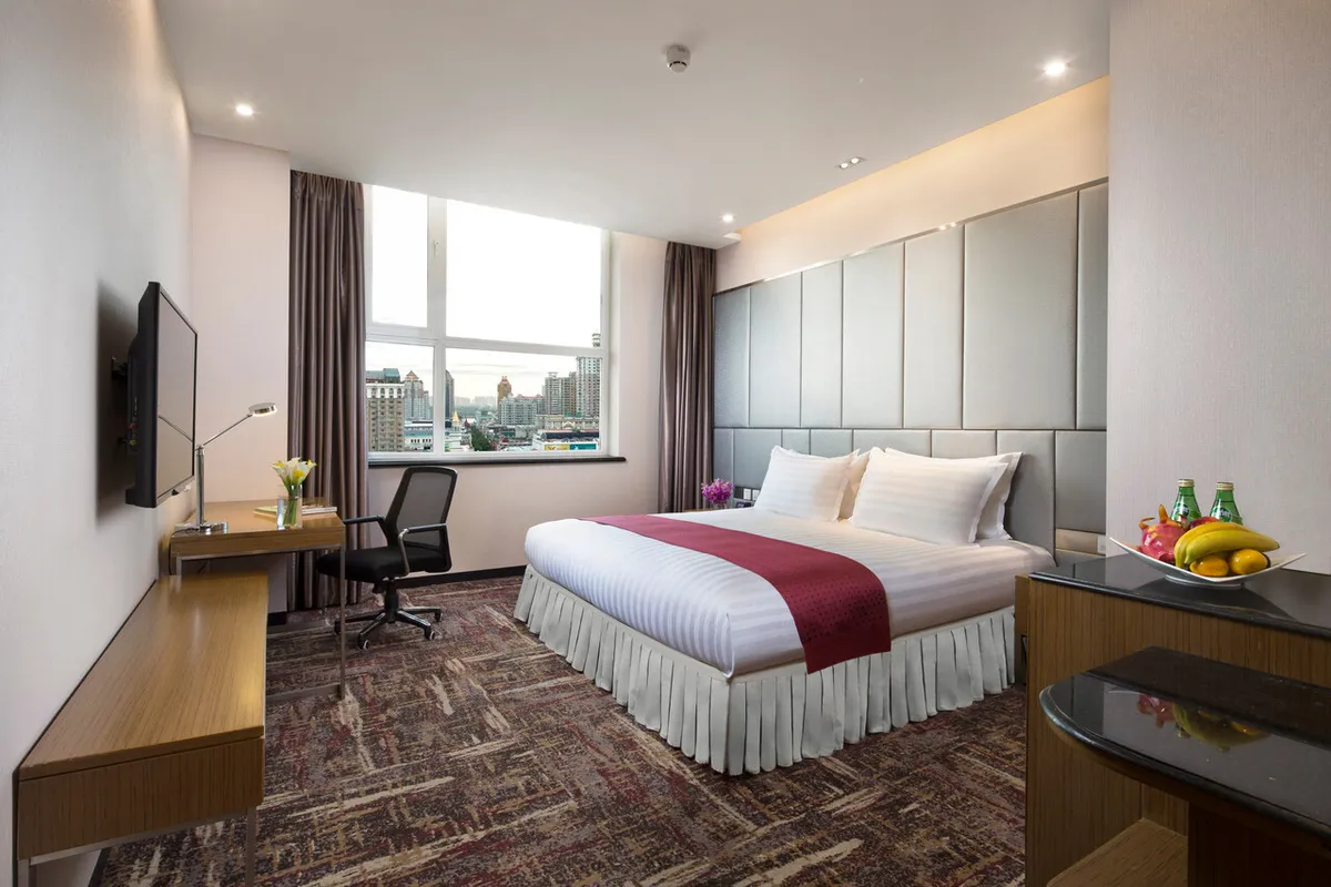 Holiday Inn Harbin City Centre — rooms and atmosphere