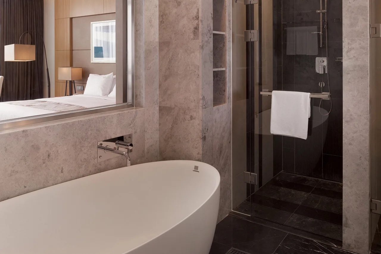 Holiday Inn Incheon Songdo by IHG — rooms and atmosphere
