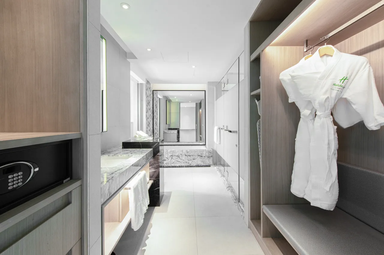 Holiday Inn Johor Bahru City Centre — rooms and atmosphere